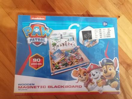 Magneticko-kriedova tabuľka,