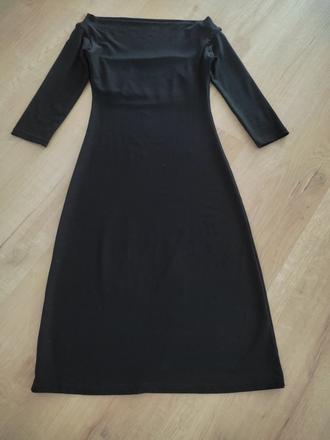 Krásne priliehavé saty, s