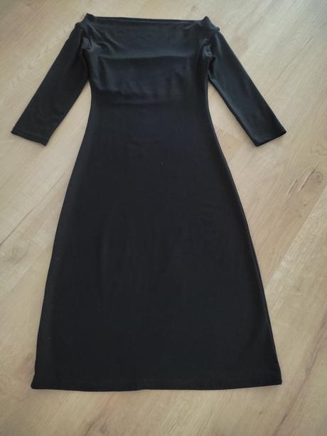 Krásne priliehavé saty, s