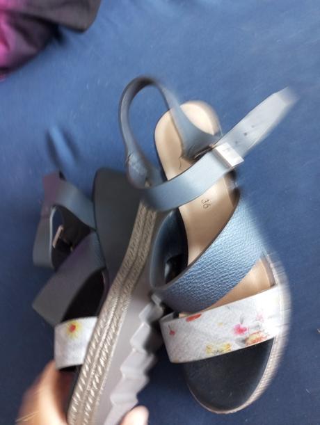 Modré sandálky s kvietkamy, 36