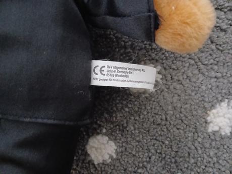 Medvedik tajny agent v ciernom obleku., 