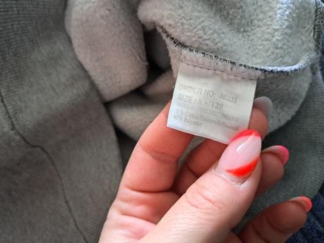 Hrubšia mikinka, 128