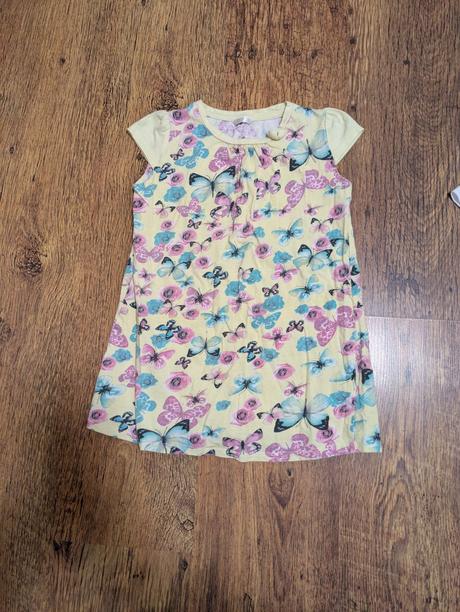 Šaty motýliky, 122