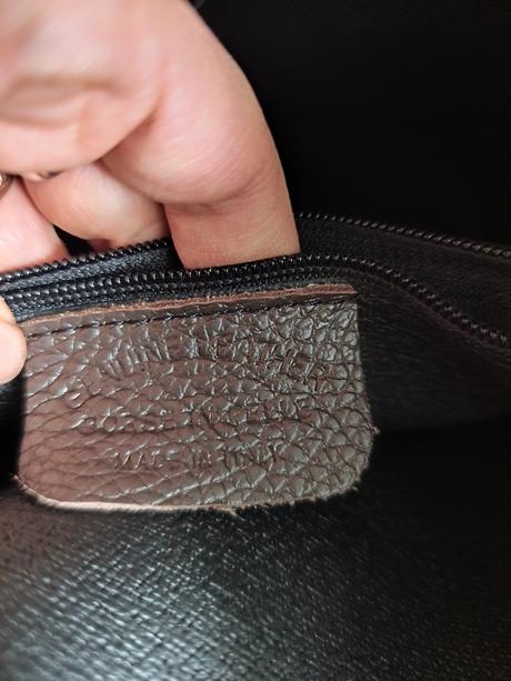 Dámska nadčasová tmavohnedá kožená kabelka, 