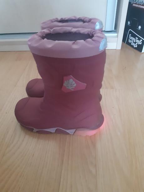 Gumáky svietiace 28/29, 28