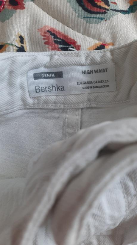 Kraťasy s vysokým pásom, bershka,s