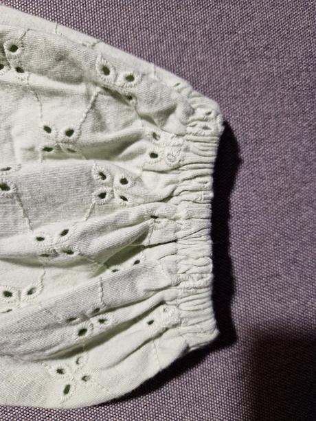 Letné šaty s madeirovou výšivkou, s