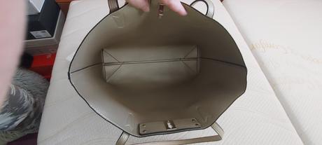 Kabelka guess, guess