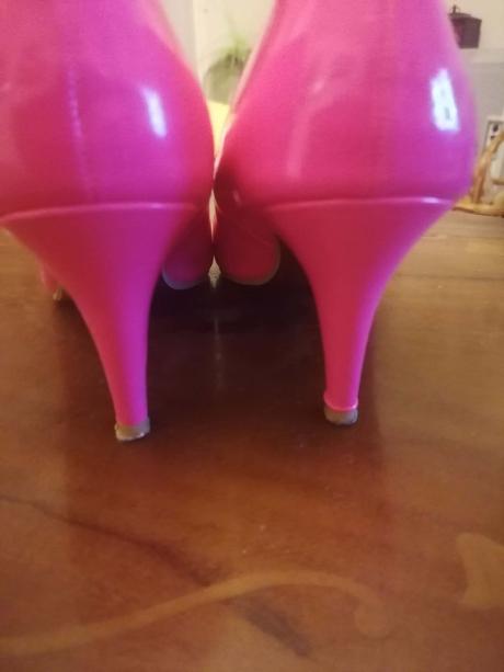 Neonové lodičky, 39