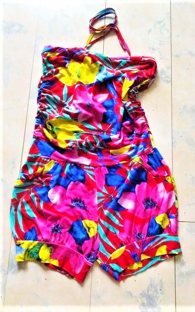 Kvetovaný letný overal, s