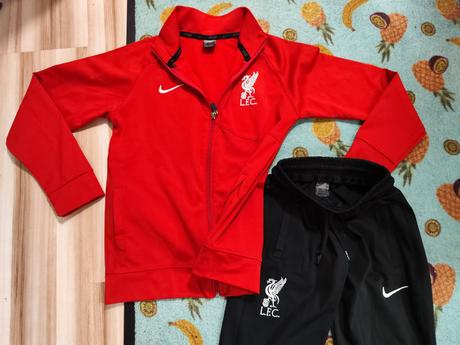 Predam novu supravu cerveno ciernu liverpool, nike,164