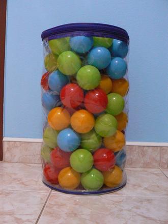 Plastové loptičky 96ks priemer cca 6cm,