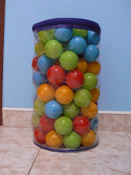 Plastové loptičky 96ks priemer cca 6cm, 