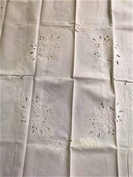 Starý batistový obrus, 