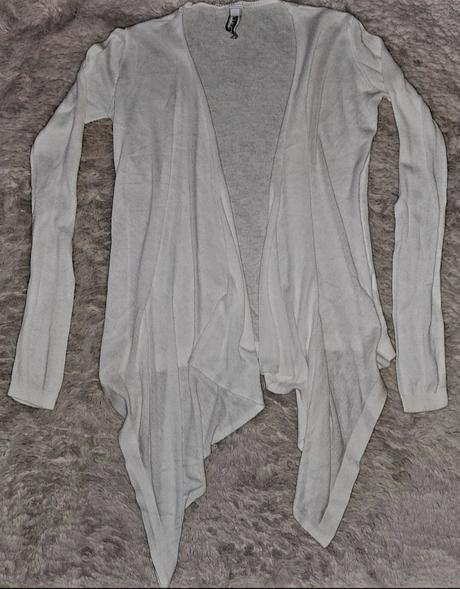 Kardigan v.s, pull&bear,s