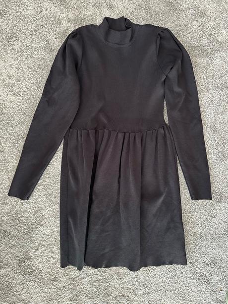 Zara čierne vrubkovane saty so stojacikom s, zara,s