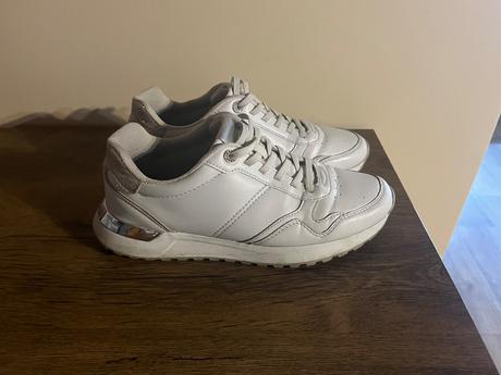 Botasky, deichmann,39