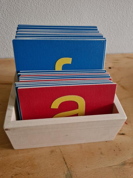 Montessori šmirgľové písmená,