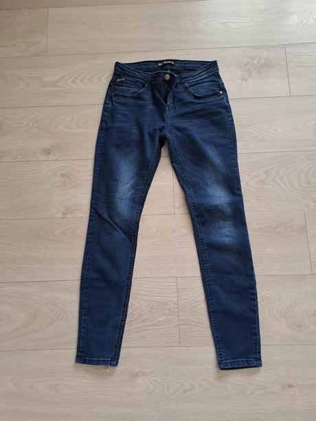 Dámske džínsy, 38