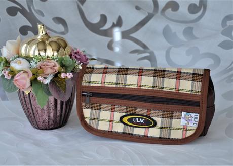 Hnedá kozmetická taštička,