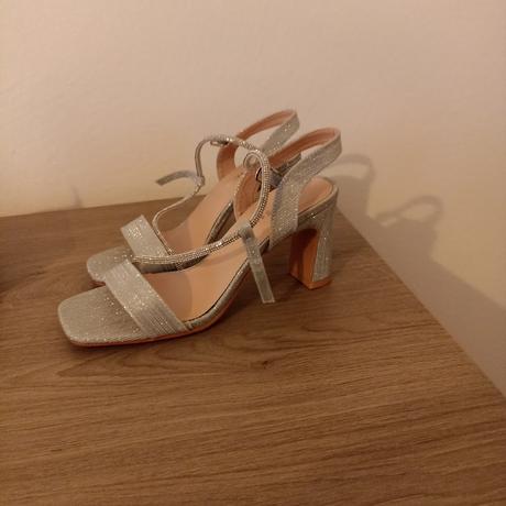 Strieborné sandále, 38