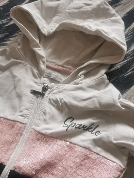 Mikina s kapucnou, 110