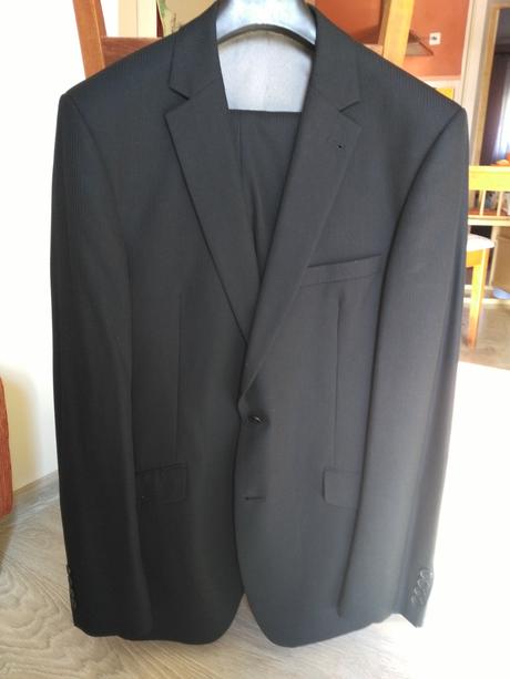 Kvalitný pánsky oblek, 50