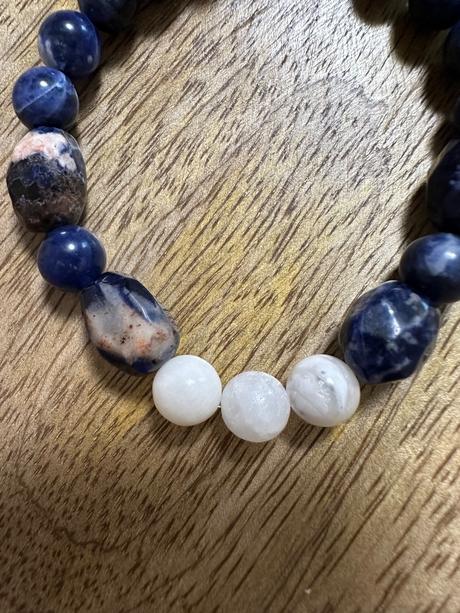 Náramok pokojná myseľ sodalit howlit, 