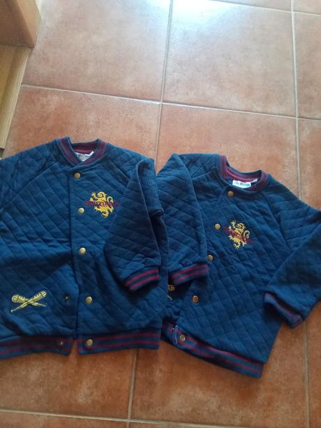 Mikiny pre dvojičky, 98