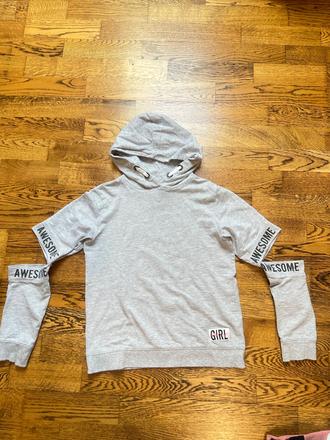 Mikinka so zaujímavými rukavmi, 152