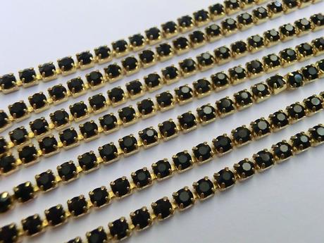 Štrasová borta čierno zlatá 3 mm, 