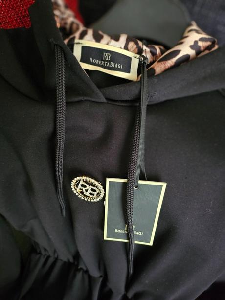 Šaty róberta biagi,