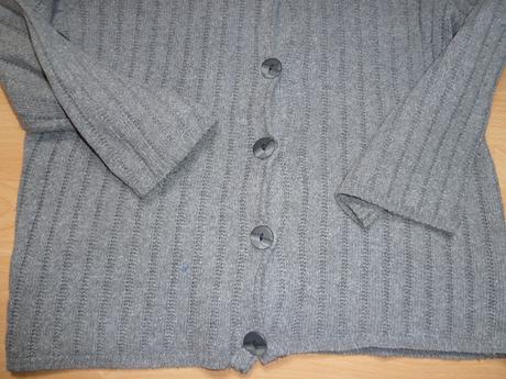 Tmavosedy svetrik, m