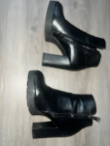 Členkové čižmičky, 37