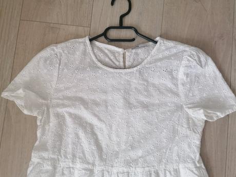 Šaty s vyšívanými kvietkami, s