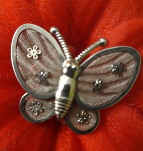 Starozitna brošňa, 