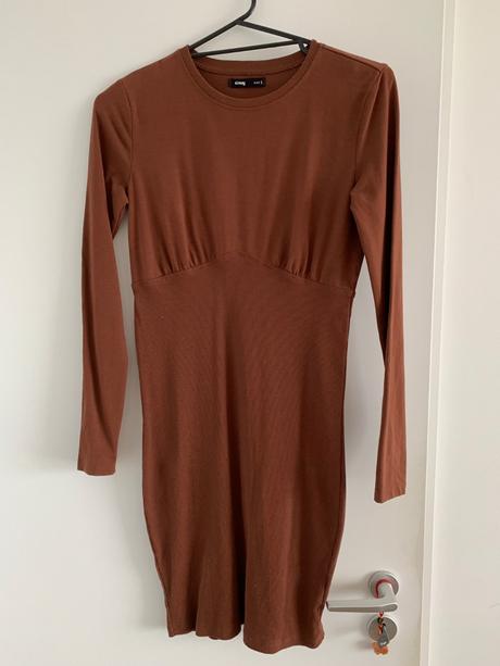 Hnede saty, sinsay,s