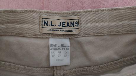 Béžové kraťasy, s