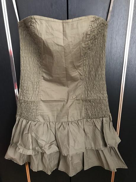 Mini šaty bez ramienok, s