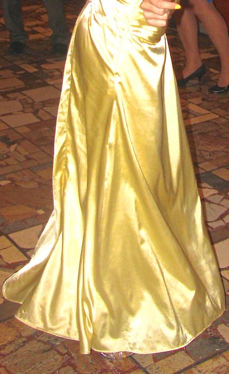 Žlté spoločenské šaty, s