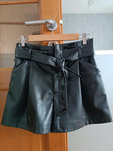 Kožené kraťasy, zara,38