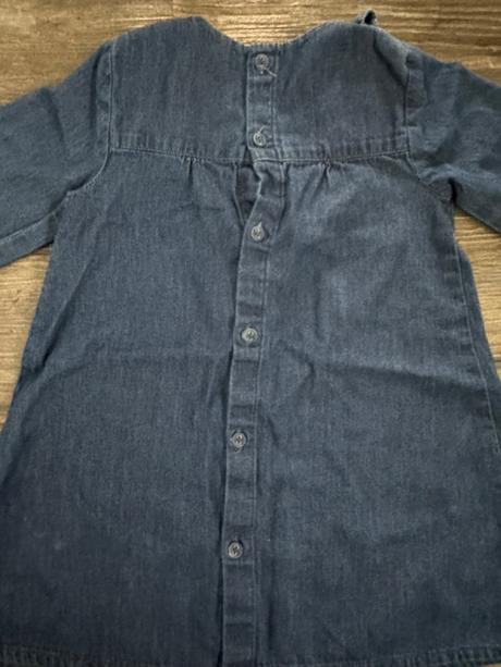 Šaty s volánom, 92