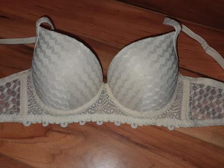 Kvalitná podprsenka xs s košíky a, s