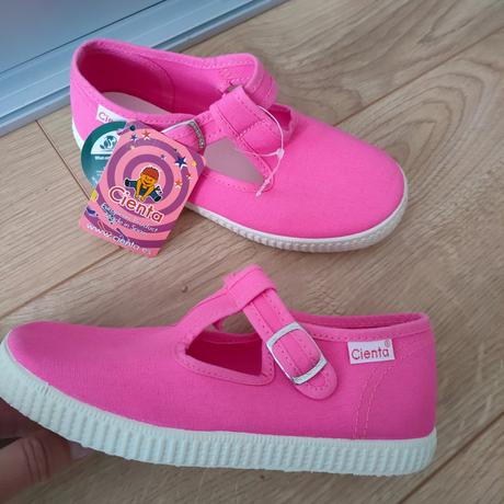 Nové voňavé sandálky (prezúvky) zn.cienta, veľ.30, 30