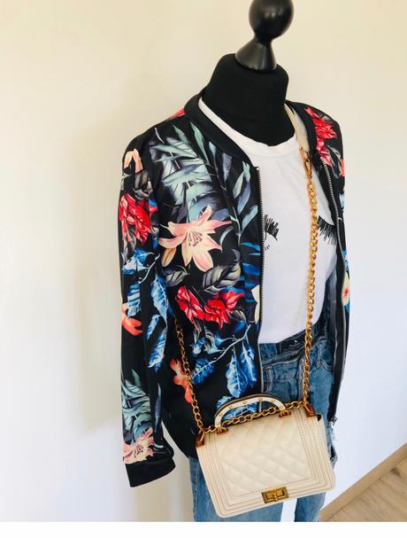 Kvietkovaná mikina,