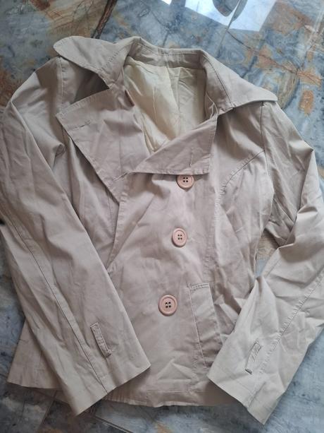 Top plášť podšitý do pása, s