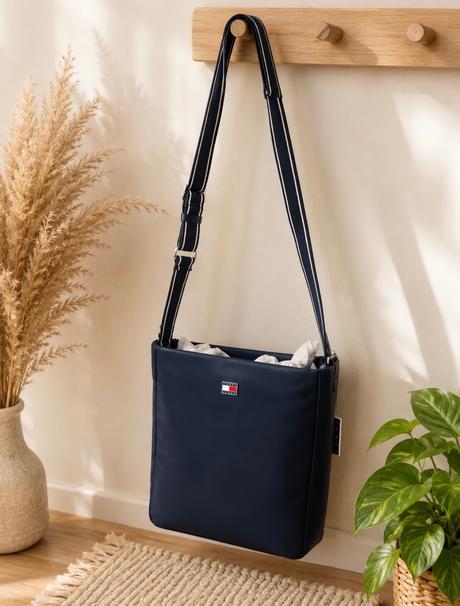 Tommy hilfiger prekrasna damska kabelka, tommy hilfiger