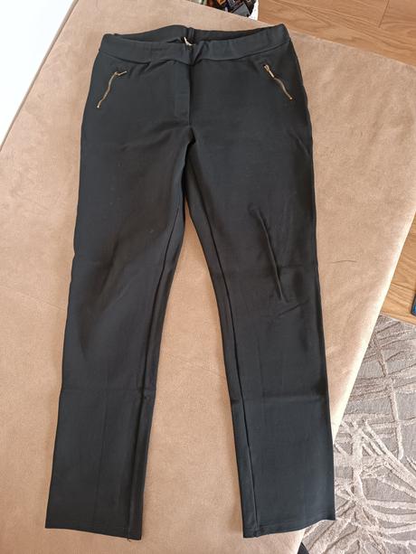 Hrubšie nohavice, 44