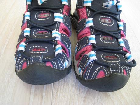 Krásne športové sandálky takmer nové, mckinley,23