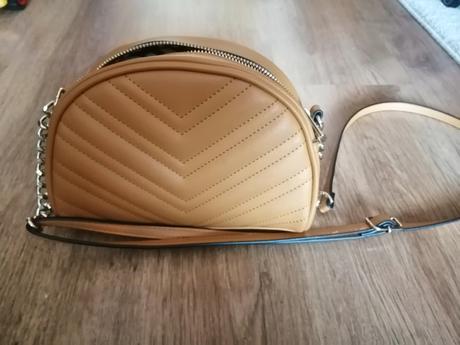 Horcicova kabelka cez plece., f&f